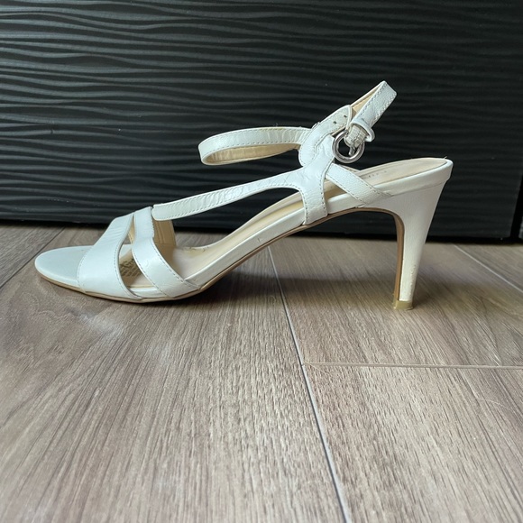 Nine West Size 8 1/2 heels. - Picture 2 of 3